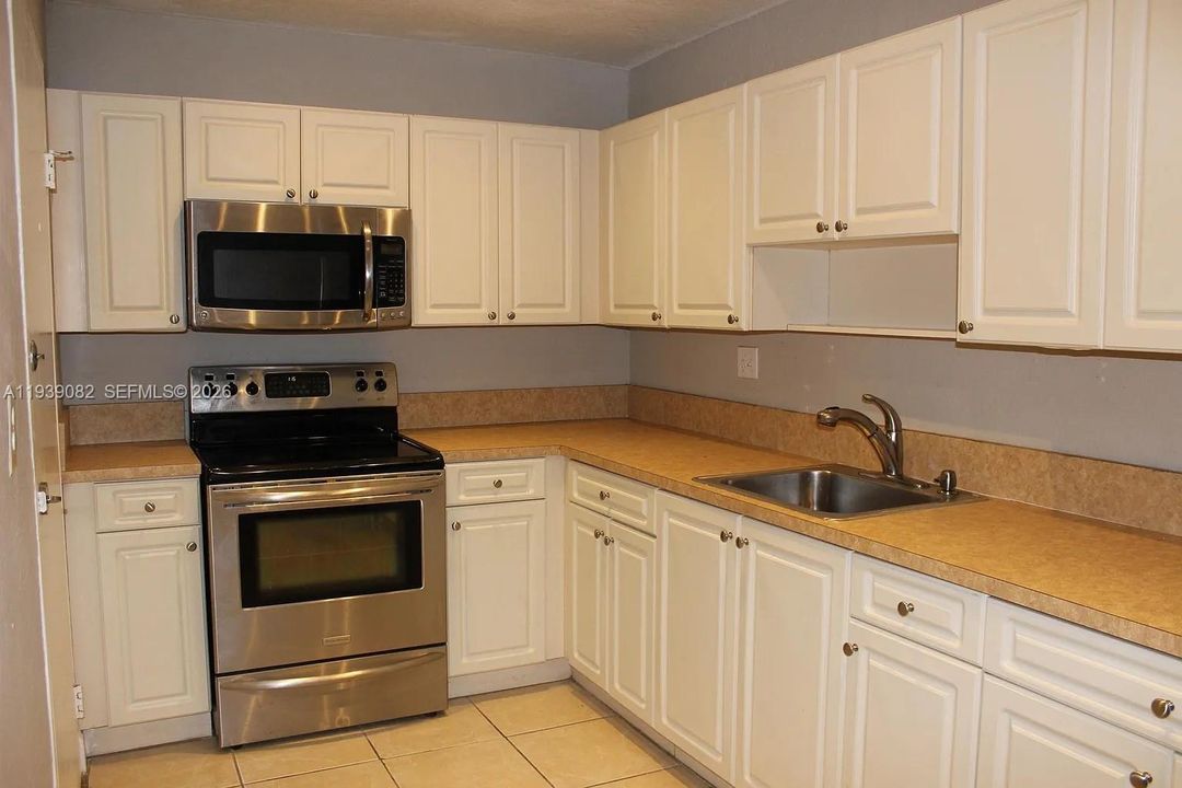 For Rent: $2,650 (2 beds, 2 baths, 1262 Square Feet)