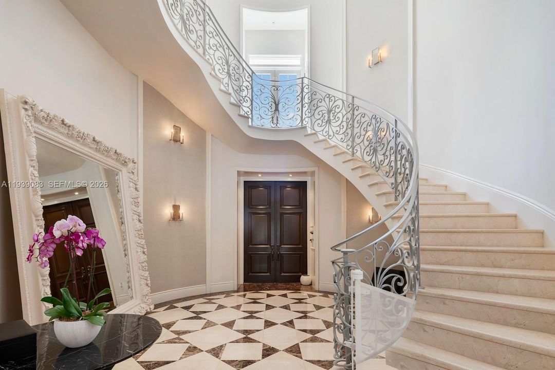 На продажу: $14,900,000 (7 спален, 7 ванн, 8208 Квадратных фут)