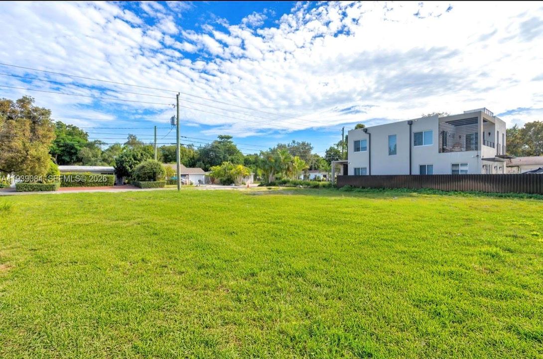 For Sale: $2,100,000 (0.33 acres)