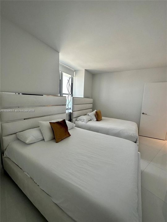 For Sale: $1,265,000 (2 beds, 2 baths, 1145 Square Feet)