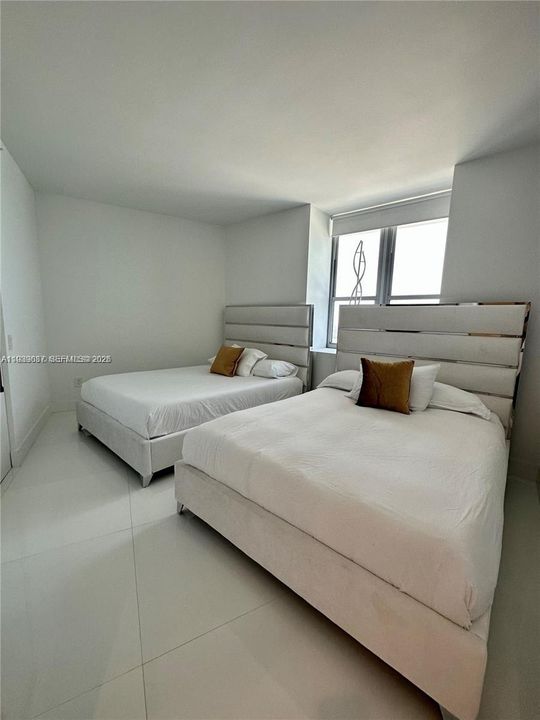 For Sale: $1,265,000 (2 beds, 2 baths, 1145 Square Feet)