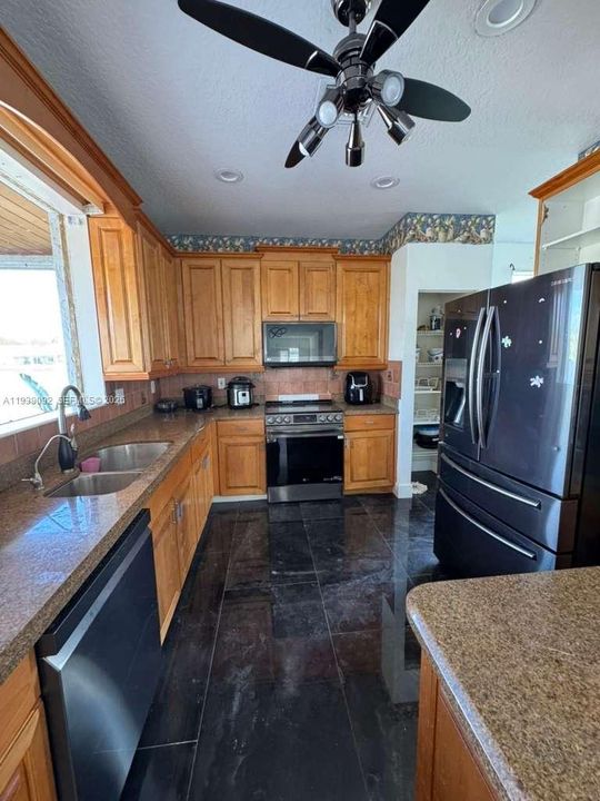 For Rent: $4,500 (5 beds, 3 baths, 2879 Square Feet)