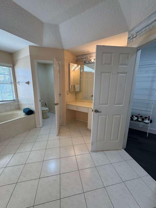 For Rent: $4,500 (5 beds, 3 baths, 2879 Square Feet)