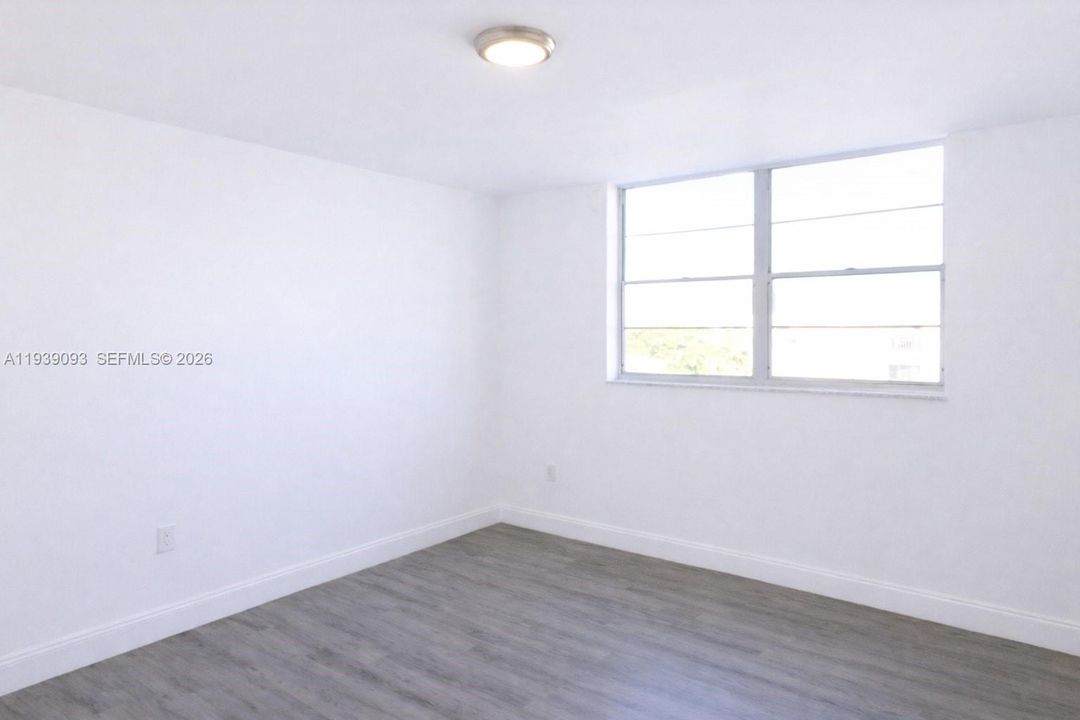 For Rent: $1,800 (1 beds, 1 baths, 672 Square Feet)