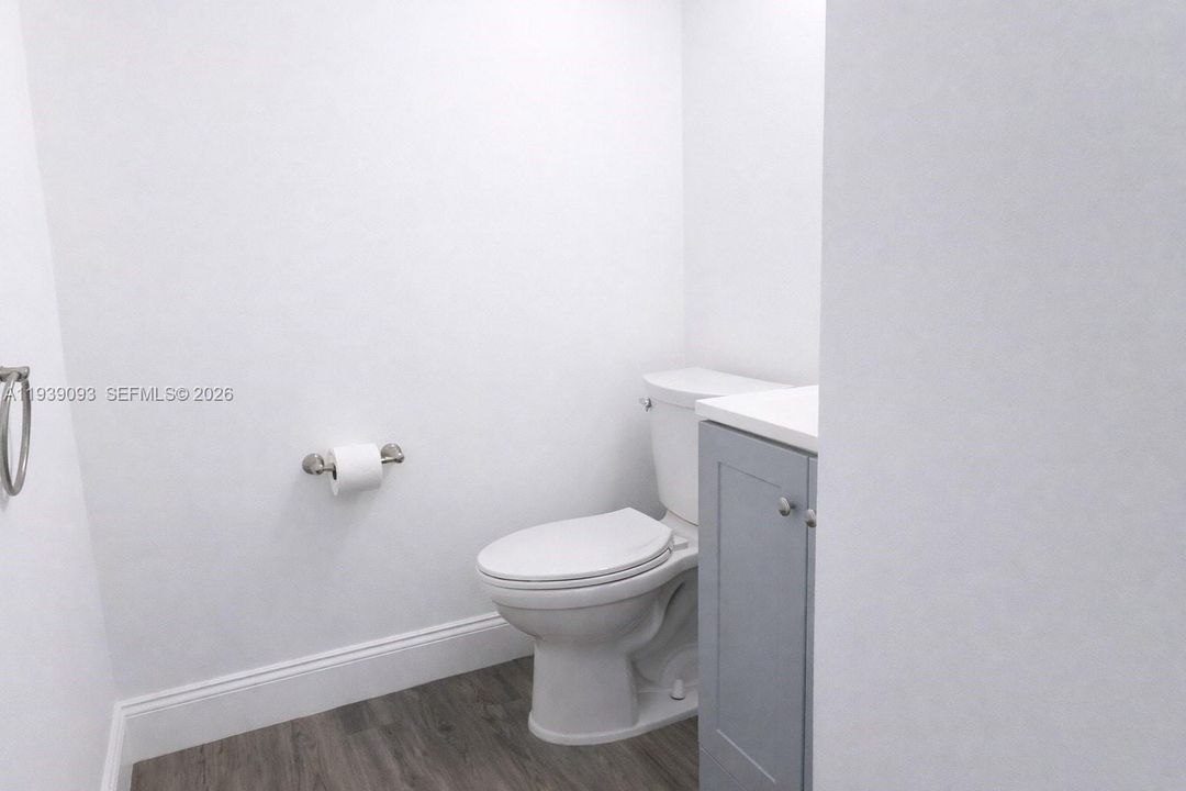 For Rent: $1,800 (1 beds, 1 baths, 672 Square Feet)