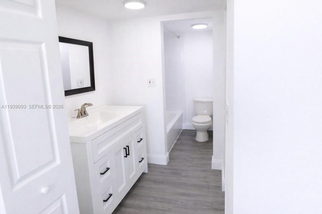 For Rent: $1,800 (1 beds, 1 baths, 672 Square Feet)