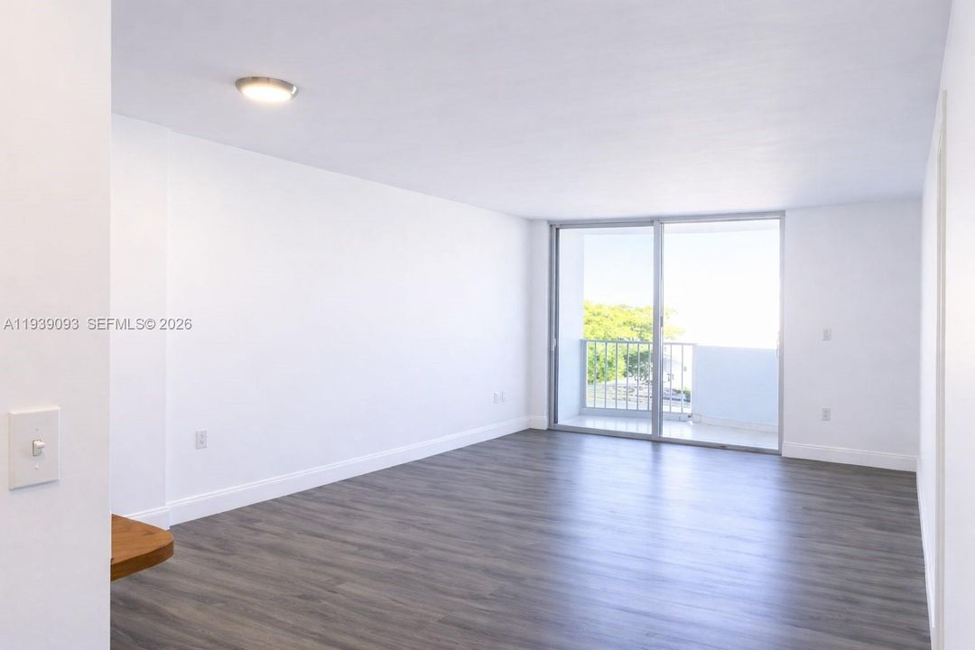 For Rent: $1,800 (1 beds, 1 baths, 672 Square Feet)