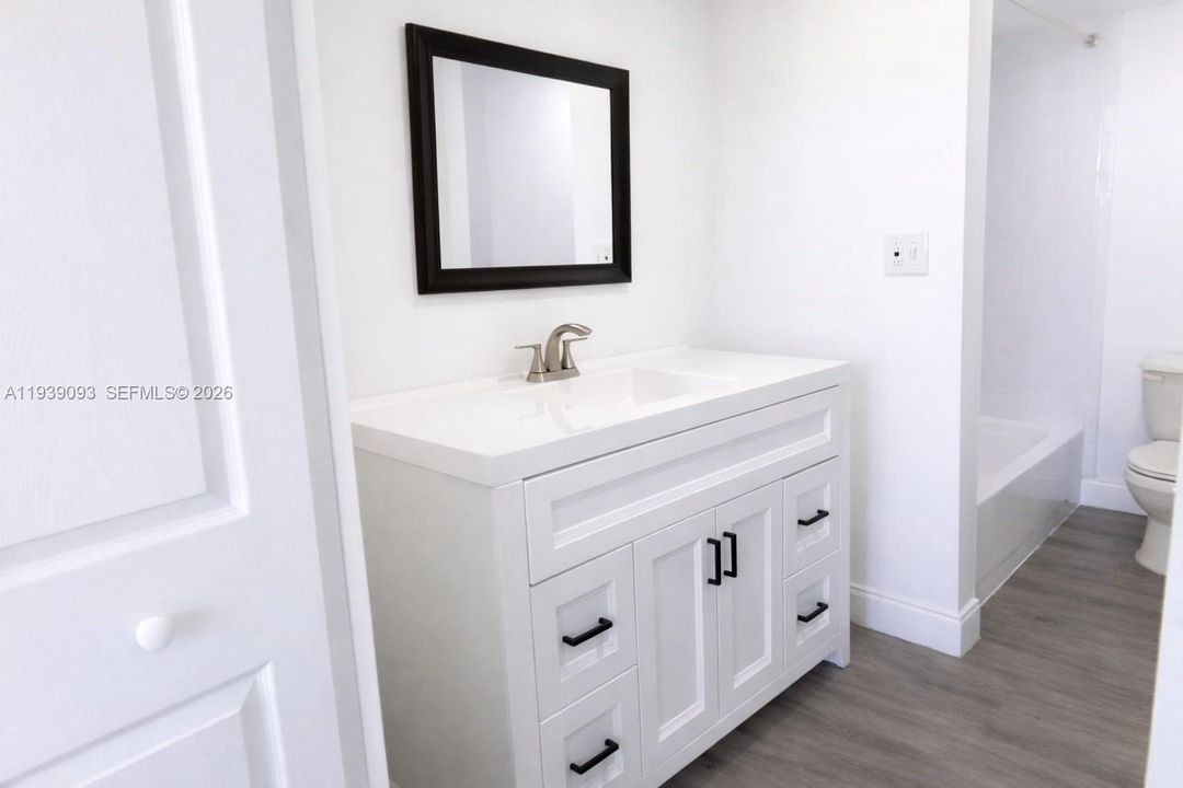 For Rent: $1,800 (1 beds, 1 baths, 672 Square Feet)