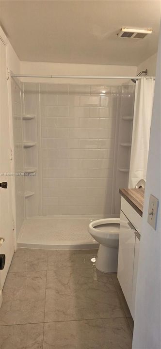 出租: $1,800 (2 贝兹, 2 浴室, 835 平方英尺)