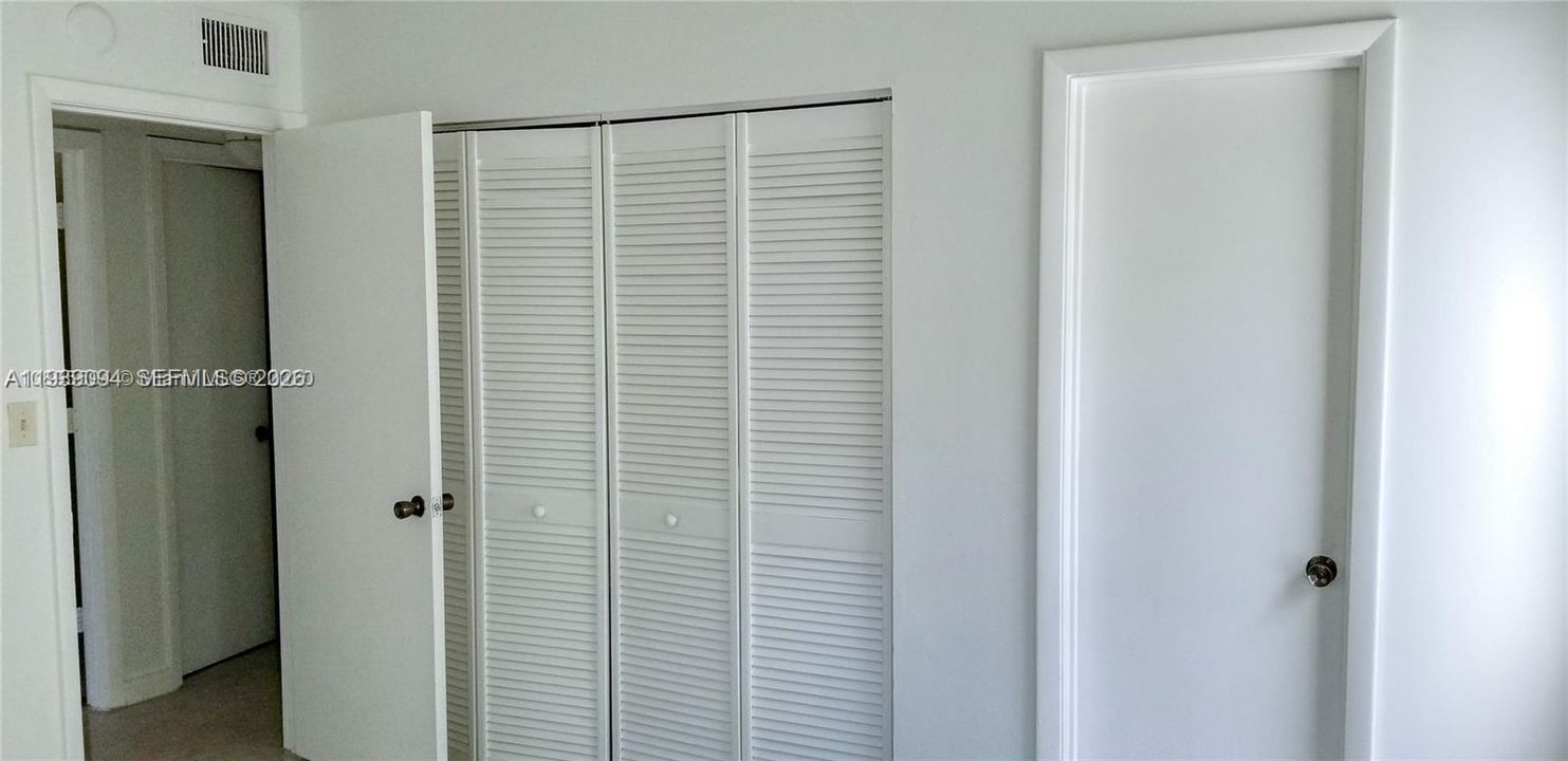 出租: $1,800 (2 贝兹, 2 浴室, 835 平方英尺)