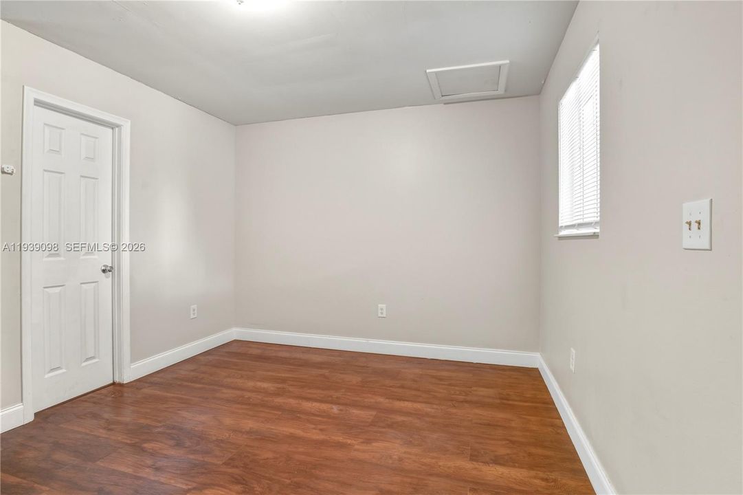 В аренду: $1,250 (0 спален, 1 ванн, 3253 Квадратных фут)