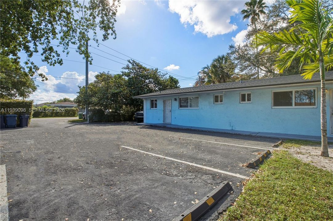 В аренду: $1,250 (0 спален, 1 ванн, 3253 Квадратных фут)