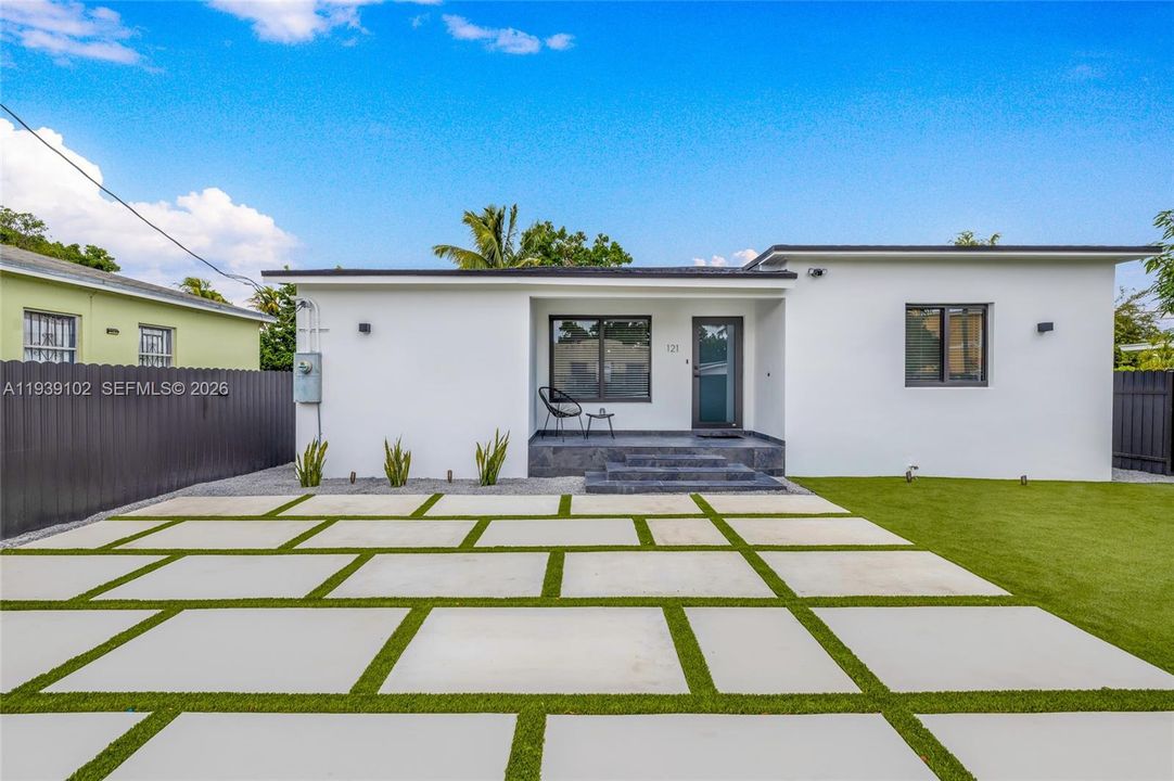 待售: $1,250,000 (5 贝兹, 3 浴室, 1493 平方英尺)