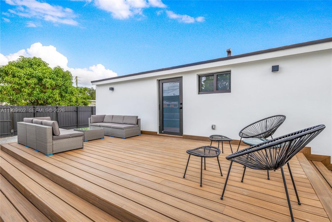 待售: $1,250,000 (5 贝兹, 3 浴室, 1493 平方英尺)