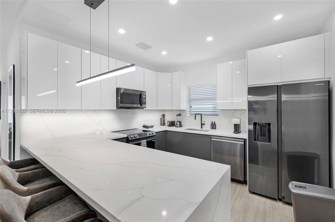 待售: $1,250,000 (5 贝兹, 3 浴室, 1493 平方英尺)