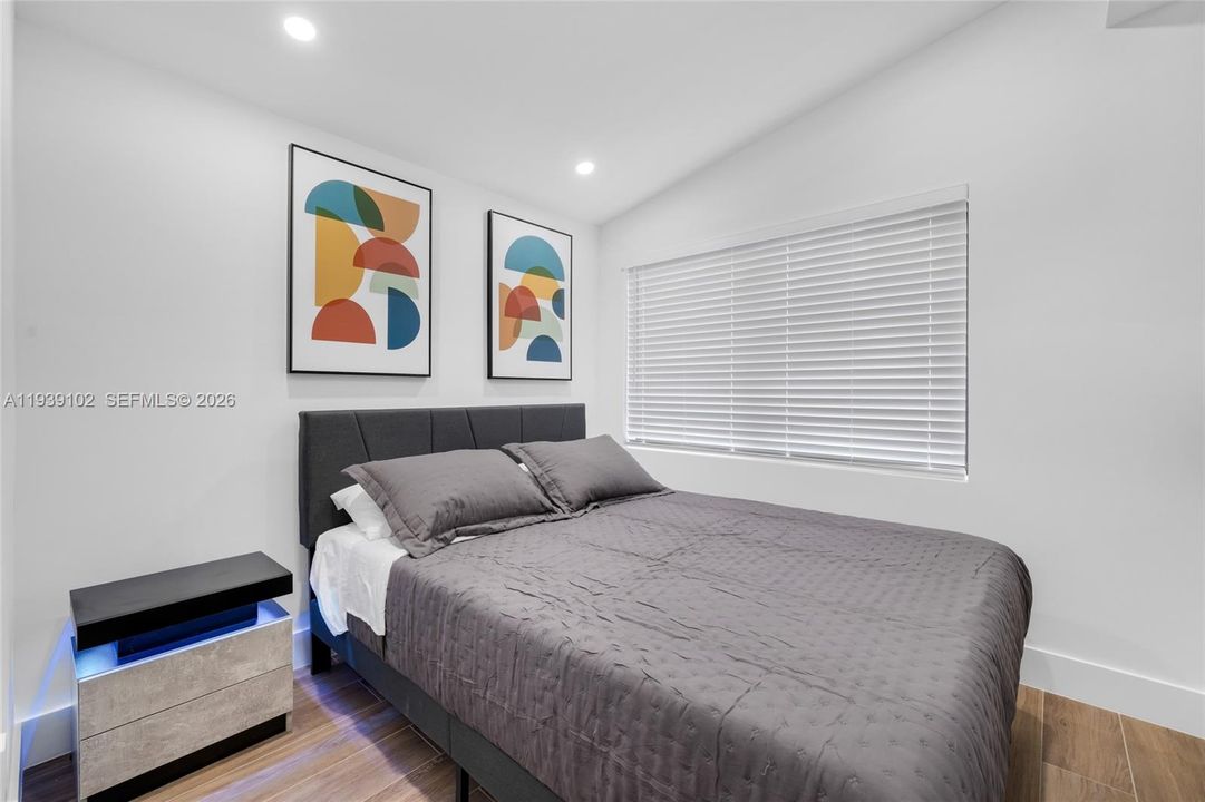 待售: $1,250,000 (5 贝兹, 3 浴室, 1493 平方英尺)