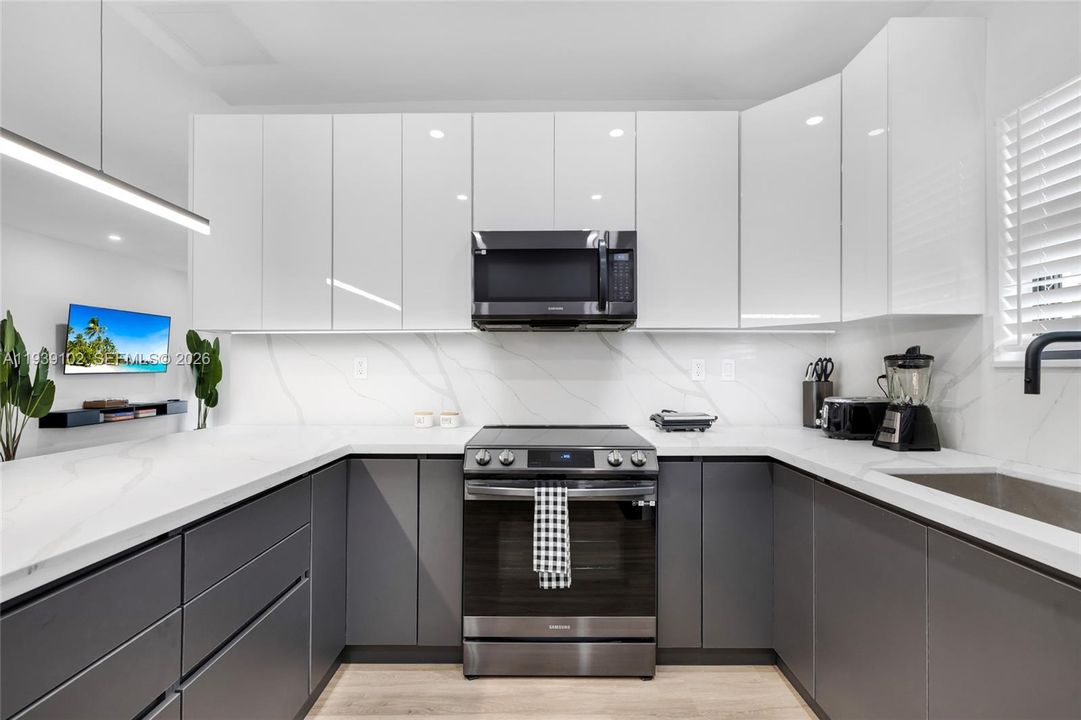 待售: $1,250,000 (5 贝兹, 3 浴室, 1493 平方英尺)