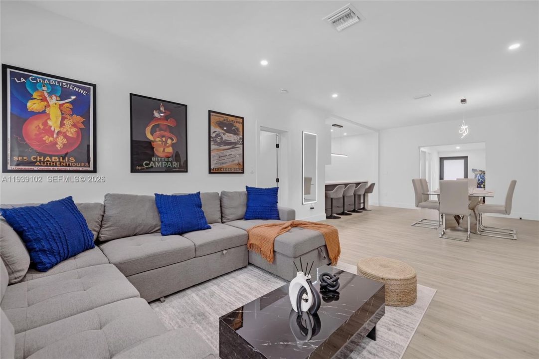 待售: $1,250,000 (5 贝兹, 3 浴室, 1493 平方英尺)