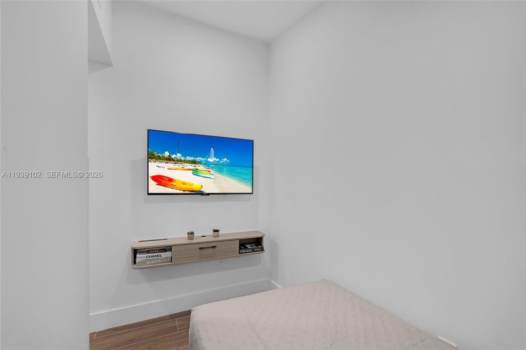 待售: $1,250,000 (5 贝兹, 3 浴室, 1493 平方英尺)