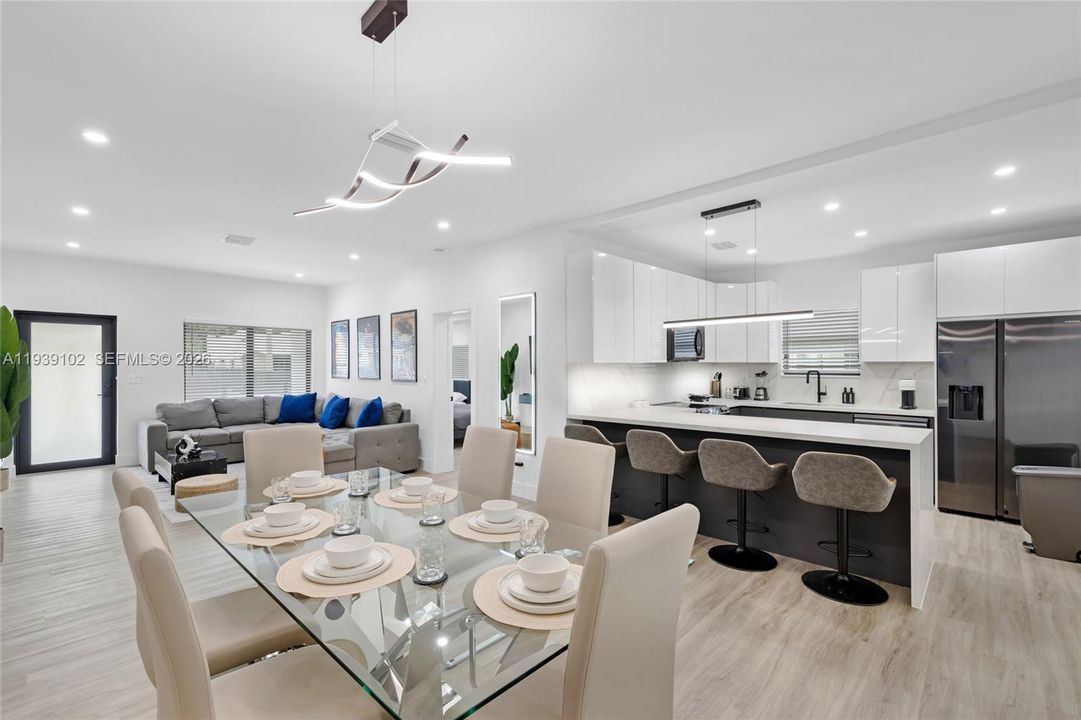 待售: $1,250,000 (5 贝兹, 3 浴室, 1493 平方英尺)