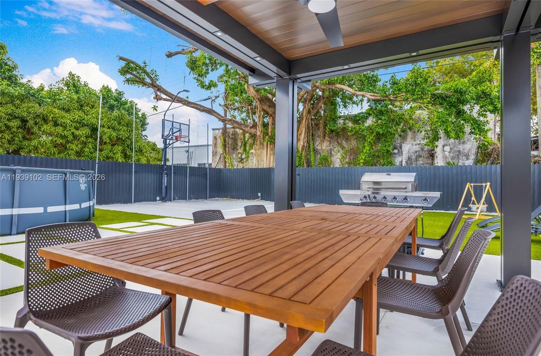 待售: $1,250,000 (5 贝兹, 3 浴室, 1493 平方英尺)