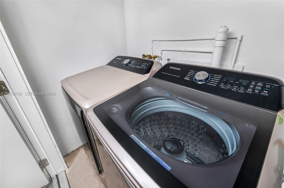 待售: $1,250,000 (5 贝兹, 3 浴室, 1493 平方英尺)