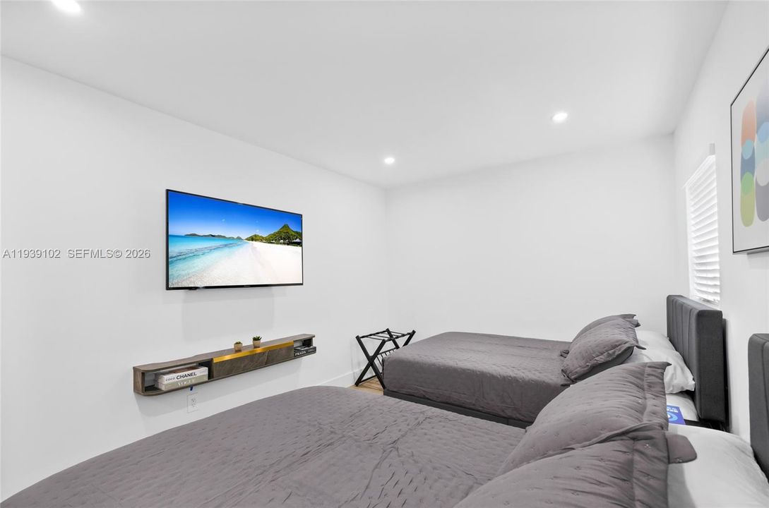 待售: $1,250,000 (5 贝兹, 3 浴室, 1493 平方英尺)