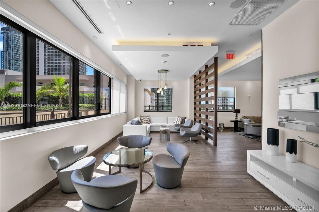 For Sale: $615,000 (1 beds, 1 baths, 821 Square Feet)