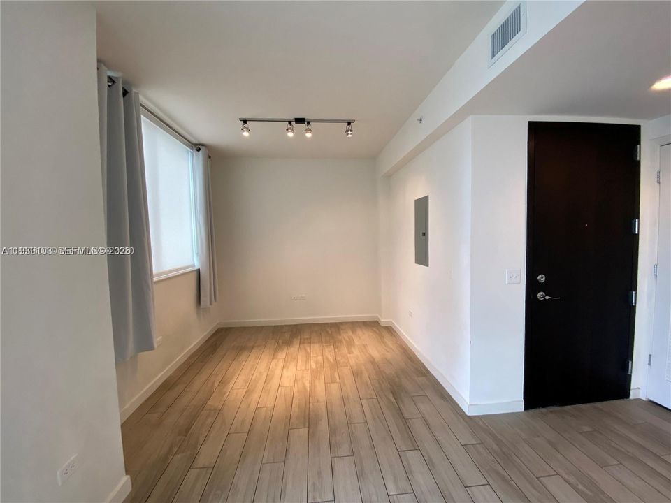 For Sale: $615,000 (1 beds, 1 baths, 821 Square Feet)