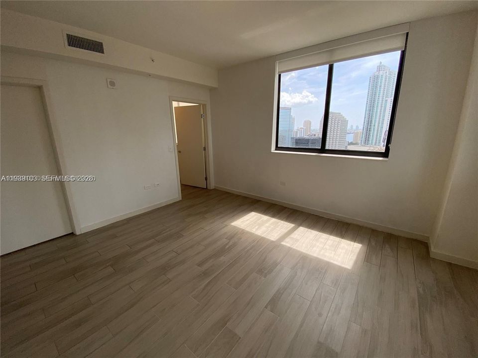 For Sale: $615,000 (1 beds, 1 baths, 821 Square Feet)