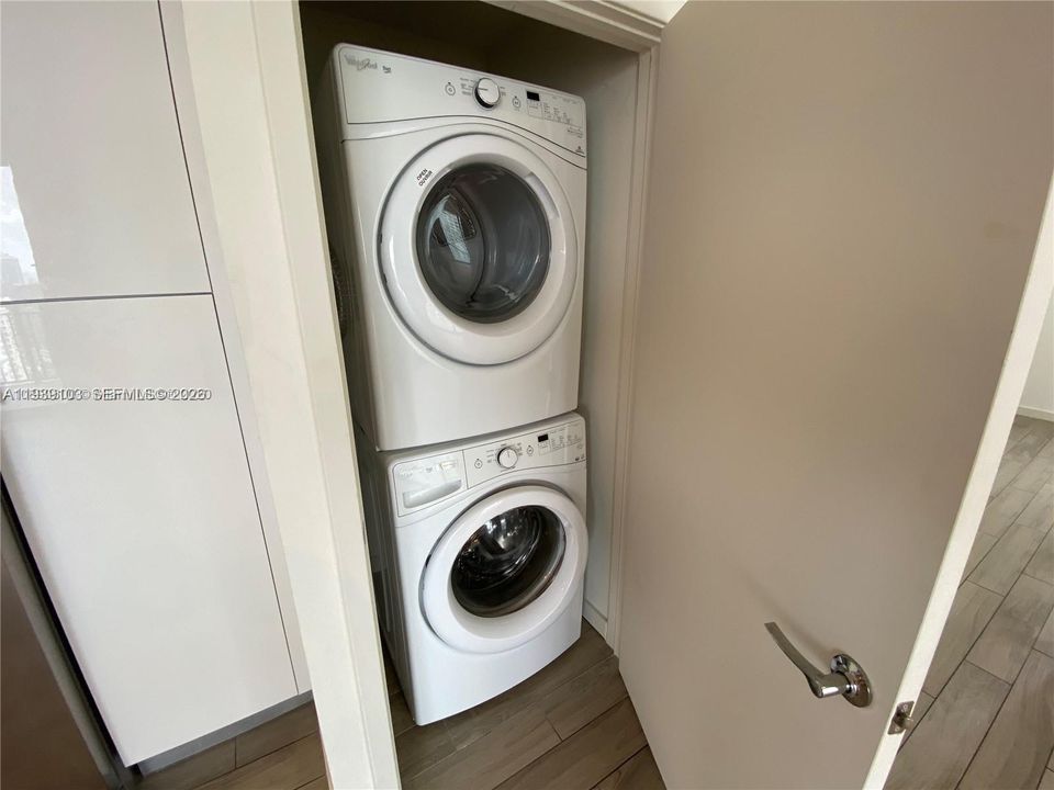 For Sale: $615,000 (1 beds, 1 baths, 821 Square Feet)