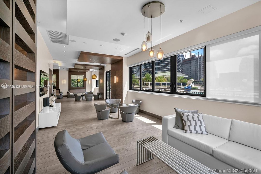 For Sale: $615,000 (1 beds, 1 baths, 821 Square Feet)