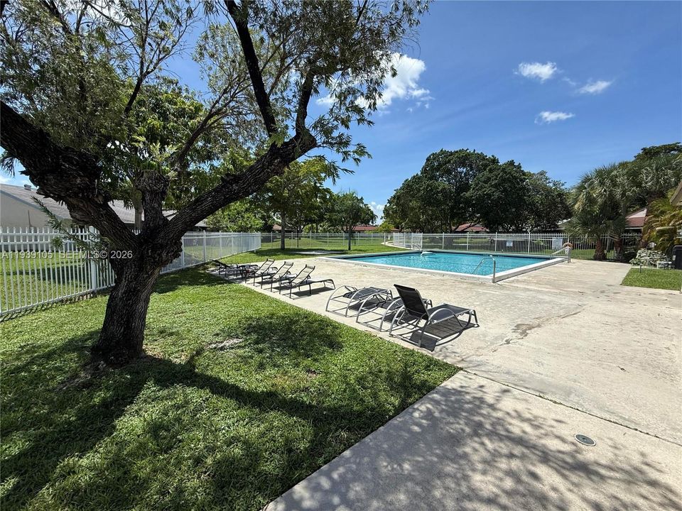 For Sale: $375,900 (2 beds, 2 baths, 1194 Square Feet)