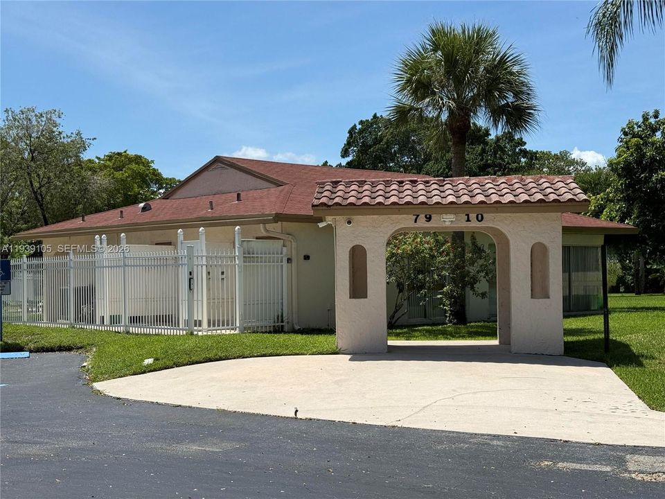 For Sale: $375,900 (2 beds, 2 baths, 1194 Square Feet)