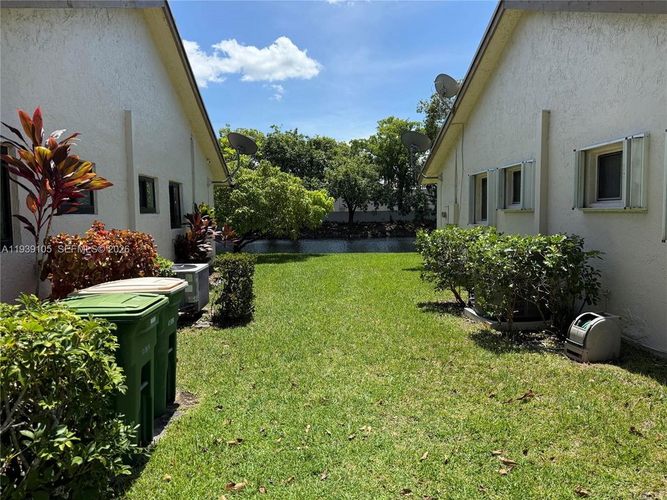 For Sale: $375,900 (2 beds, 2 baths, 1194 Square Feet)