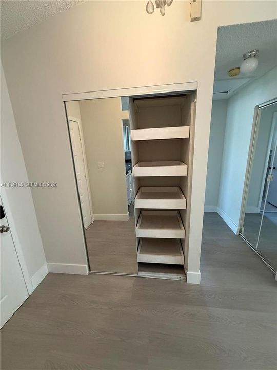 For Sale: $375,900 (2 beds, 2 baths, 1194 Square Feet)