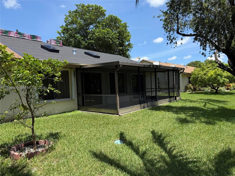 For Sale: $375,900 (2 beds, 2 baths, 1194 Square Feet)