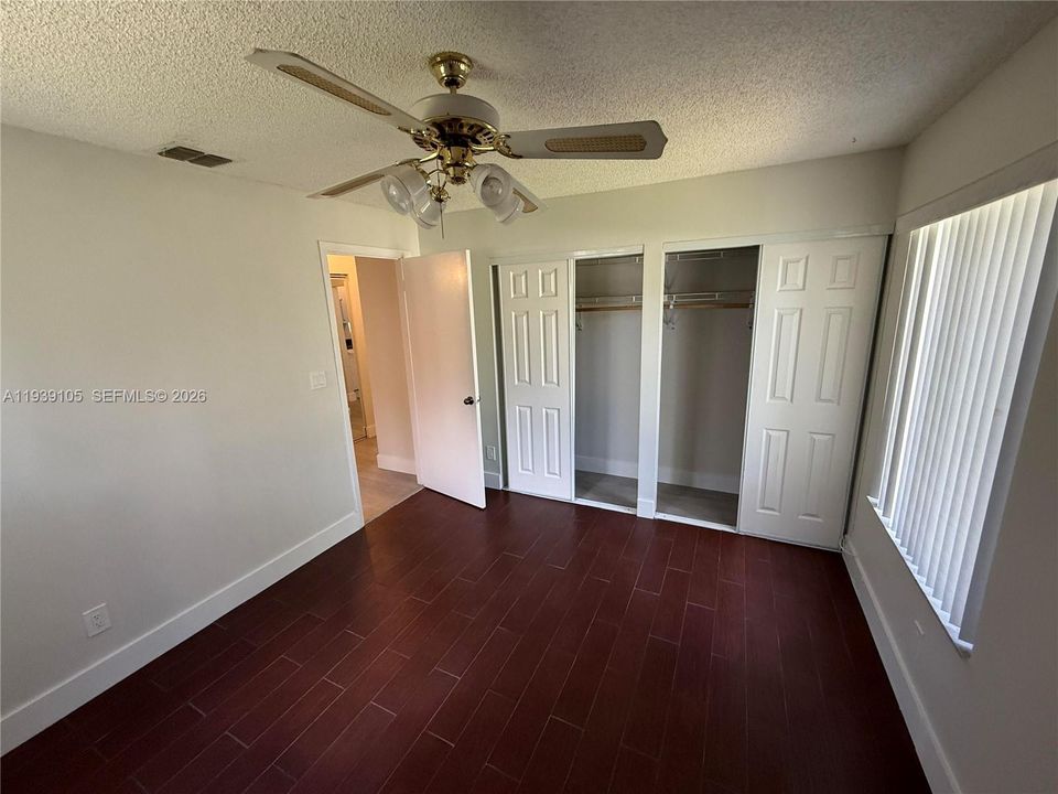 For Sale: $375,900 (2 beds, 2 baths, 1194 Square Feet)
