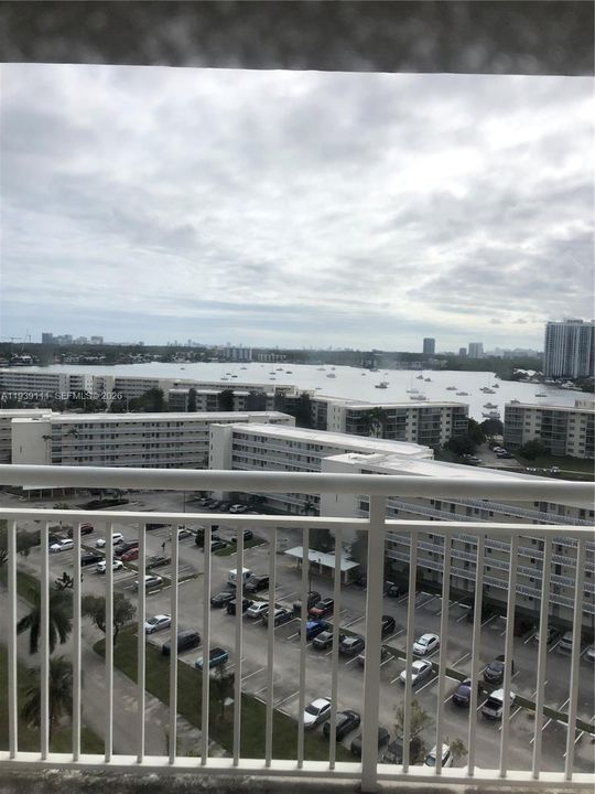 For Sale: $165,000 (1 beds, 1 baths, 1005 Square Feet)