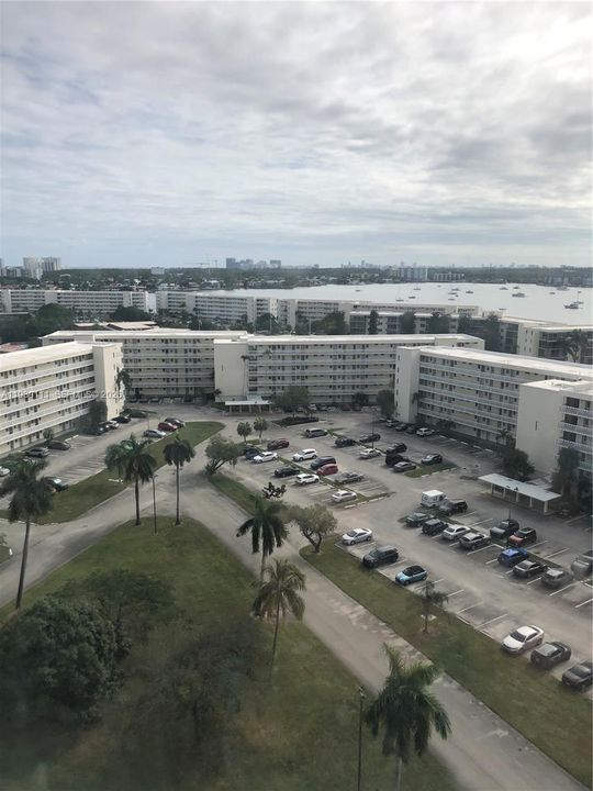 For Sale: $165,000 (1 beds, 1 baths, 1005 Square Feet)