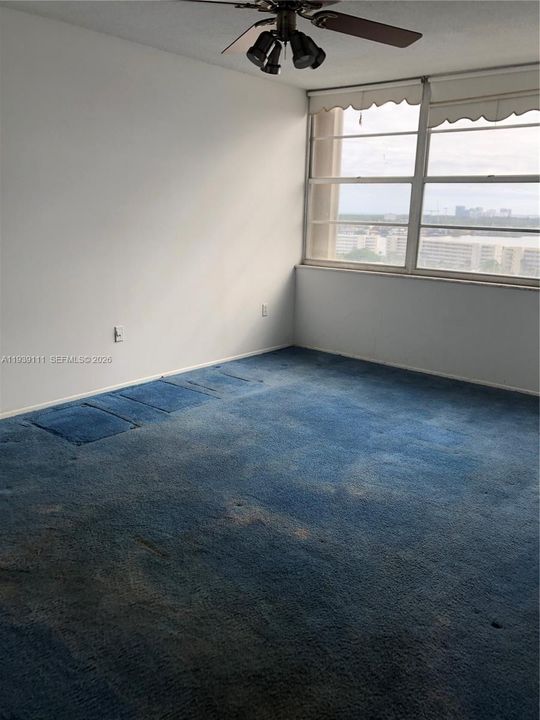 For Sale: $165,000 (1 beds, 1 baths, 1005 Square Feet)