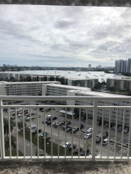 For Sale: $165,000 (1 beds, 1 baths, 1005 Square Feet)