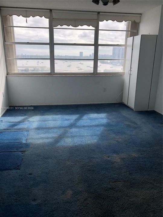 For Sale: $165,000 (1 beds, 1 baths, 1005 Square Feet)