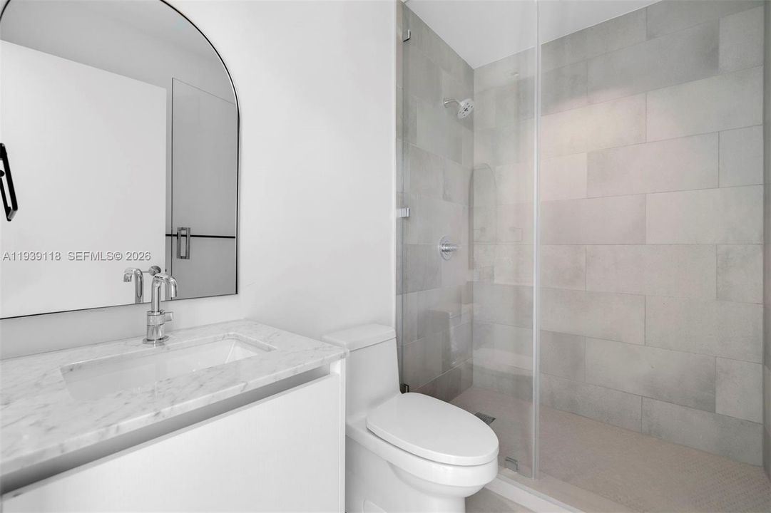 出租: $23,500 (4 贝兹, 5 浴室, 3298 平方英尺)