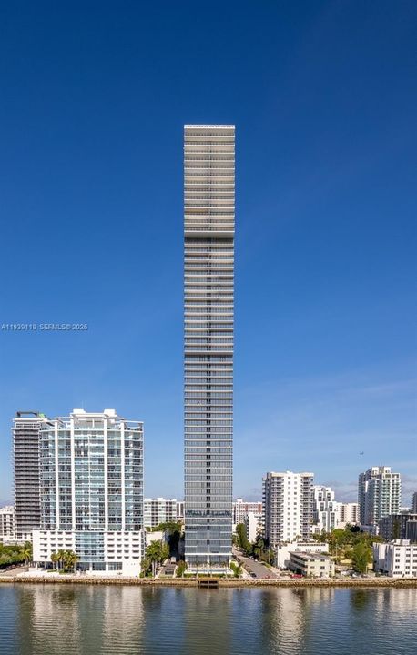 出租: $23,500 (4 贝兹, 5 浴室, 3298 平方英尺)