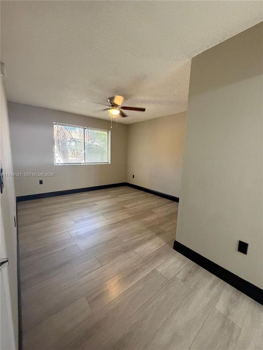 En Renta: $1,800 (2 camas, 2 baños, 910 Pies cuadrados)