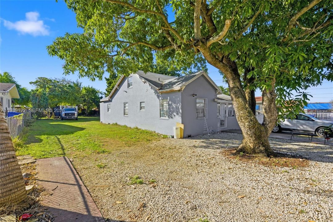 待售: $499,000 (3 贝兹, 1 浴室, 2010 平方英尺)