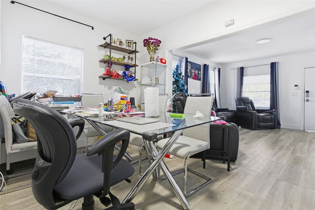 待售: $499,000 (3 贝兹, 1 浴室, 2010 平方英尺)