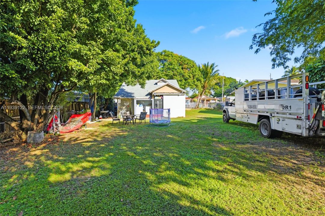 待售: $499,000 (3 贝兹, 1 浴室, 2010 平方英尺)