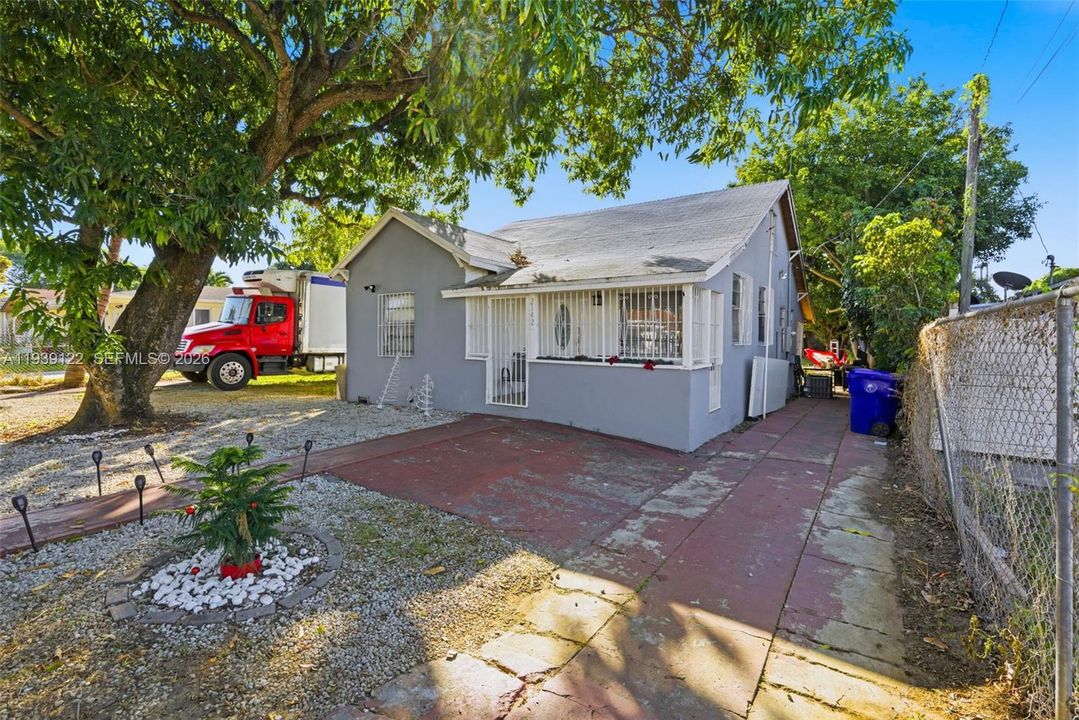 待售: $499,000 (3 贝兹, 1 浴室, 2010 平方英尺)